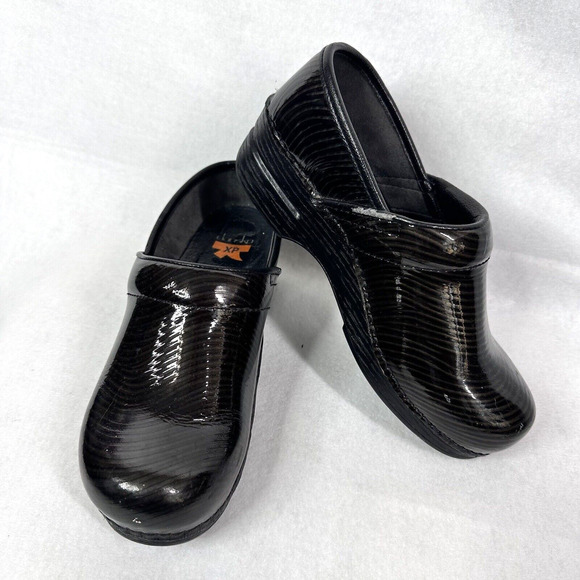 Dansko XP Leather Clogs Shoes Stripes 37 Size 7 Stripes Black Gray Comfort Shiny - Picture 1 of 9